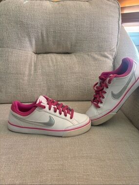 Nike White Sneakers with Pink Trim & Silver Swoosh Youth Sz 6Y (big girl)